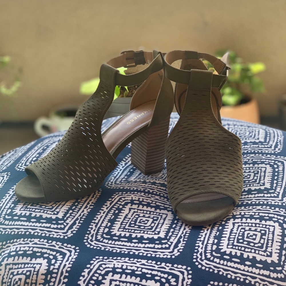 Express chunky heel sandals